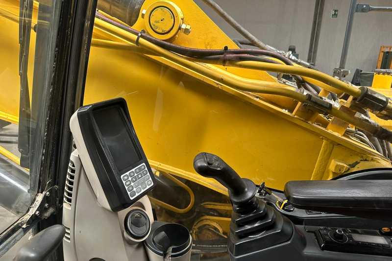 OmecoHub - Immagine NEW HOLLAND E245C